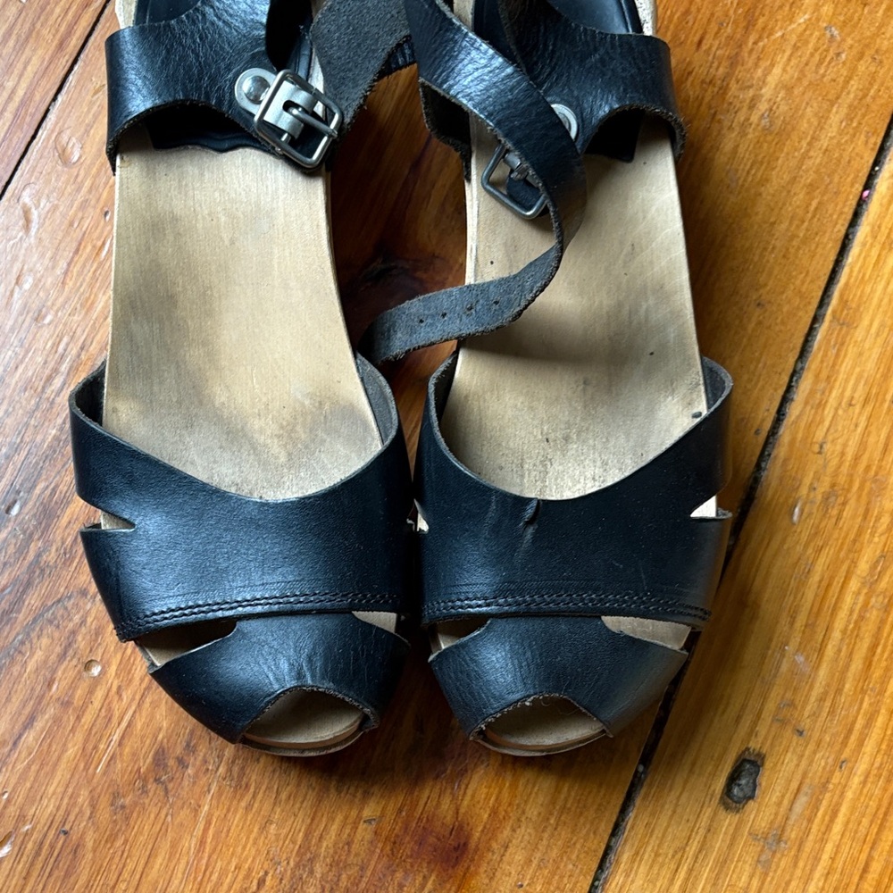 Swedish Hasbeens Black Leather Mules - Picture 2 of 9